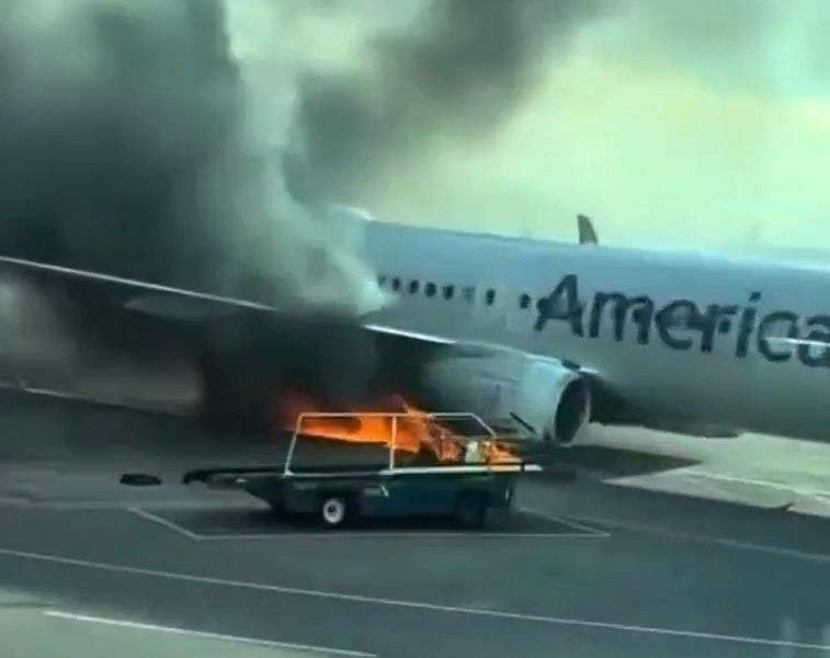 178 ಪ್ರಯಾಣಿಕರಿದ್ದ ಅಮೆರಿಕ ಏರ್‌ಲೈನ್ಸ್ ವಿಮಾನದಲ್ಲಿ ಬೆಂಕಿ; 12 ಮಂದಿಗೆ ಗಾಯ