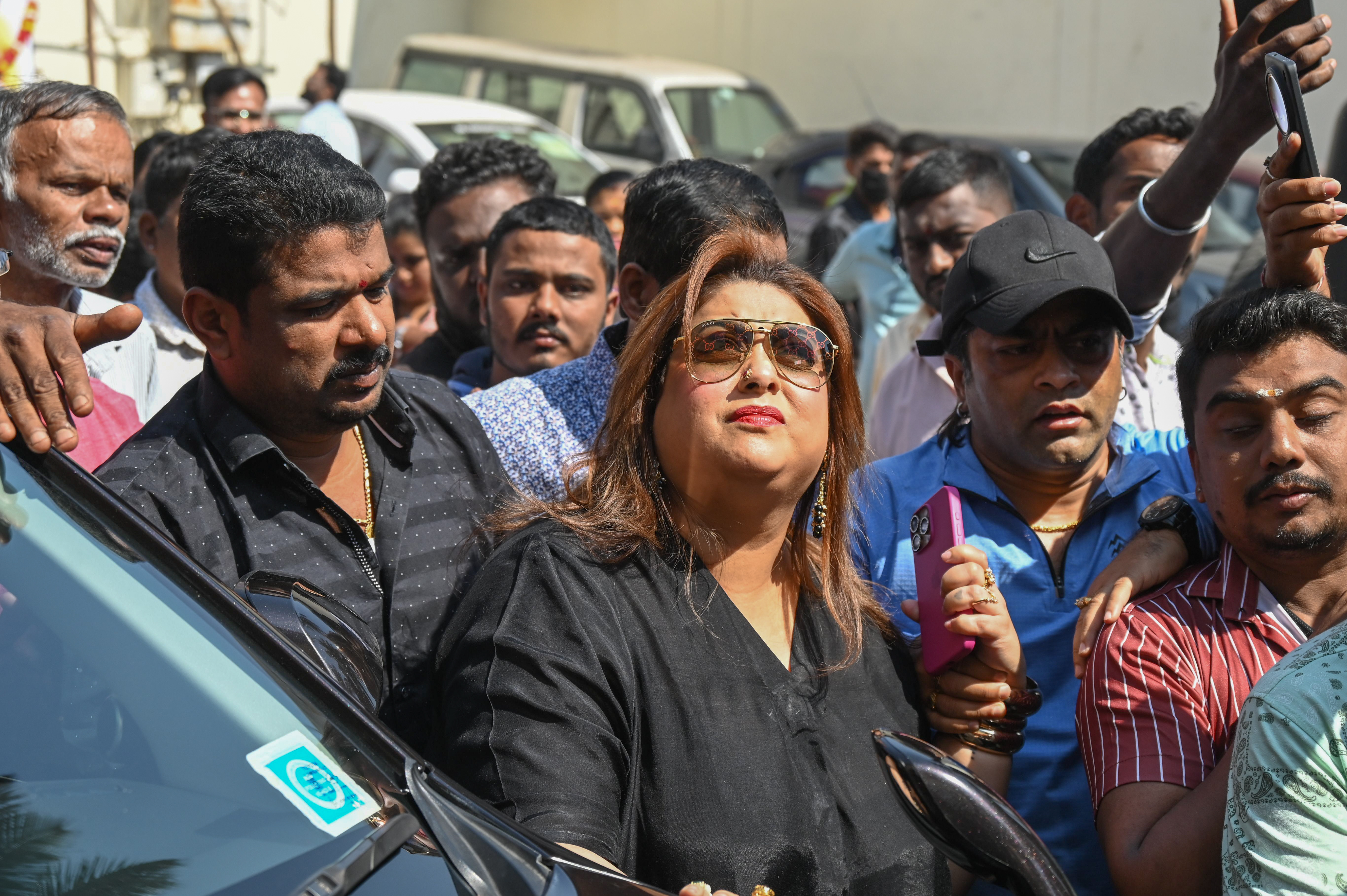 ‘ಅಪ್ಪು’ ಚಿತ್ರ ನೋಡಲು ವೀರೇಶ್‌ ಚಿತ್ರಮಂದಿರಕ್ಕೆ ಆಗಮಿಸಿದ ನಟಿ ರಕ್ಷಿತಾ 
