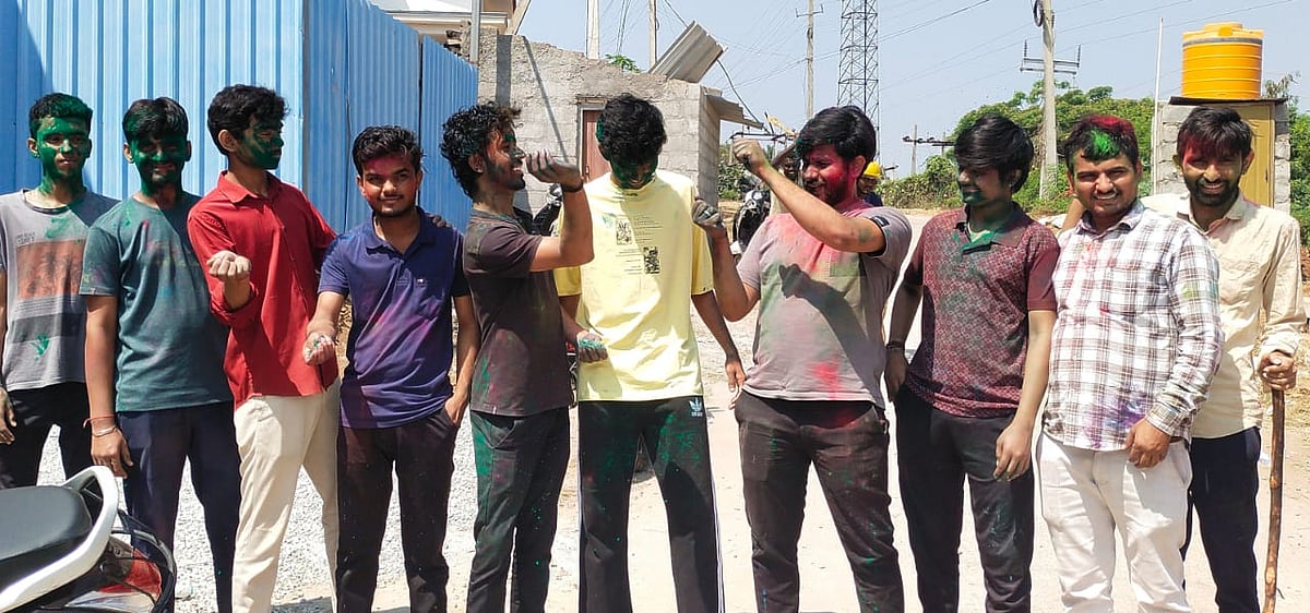 ಕುಶಾಲನಗರ: ಸಂಭ್ರಮದ ಹೋಳಿ ಆಚರಣೆ