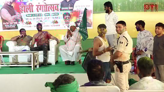 ವಿಡಿಯೊ: ಪೊಲೀಸ್‌ ಸಿಬ್ಬಂದಿಗೆ ನೃತ್ಯ ಮಾಡಲು ಹೇಳಿದ ಲಾಲು ಪುತ್ರ ತೇಜ್‌ ಪ್ರತಾಪ್?