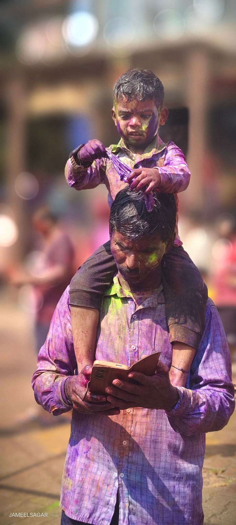 ಓಕಳಿಯಾಟದಲ್ಲಿ ಮಿಂದೆದ್ದ ಸಾಗರದ ಸಾರ್ವಜನಿಕರು