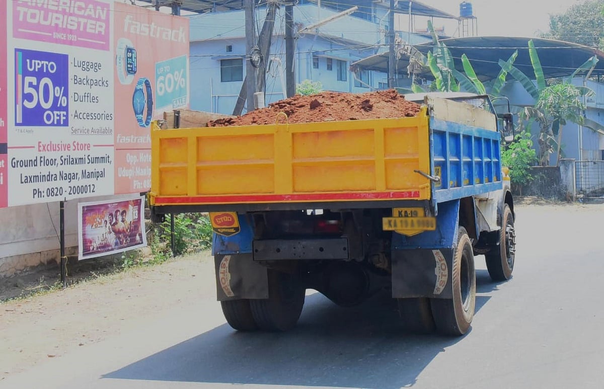 ಉಡುಪಿ: ತೆರೆದ ಲಾರಿಗಳಿಗೆ ಬೀಳಲಿ ಕಡಿವಾಣ