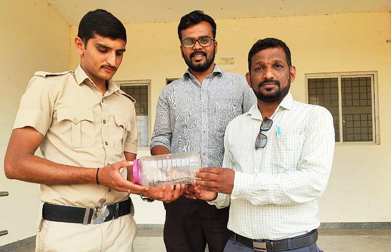 ಸಾಲಿಗ್ರಾಮ ಸರ್ಕಾರಿ ಐಟಿಐ ಕಾಲೇಜು ಆವರಣದಲ್ಲಿ ಹೆಬ್ಬಾವಿನ ಮರಿ ಪತ್ತೆ