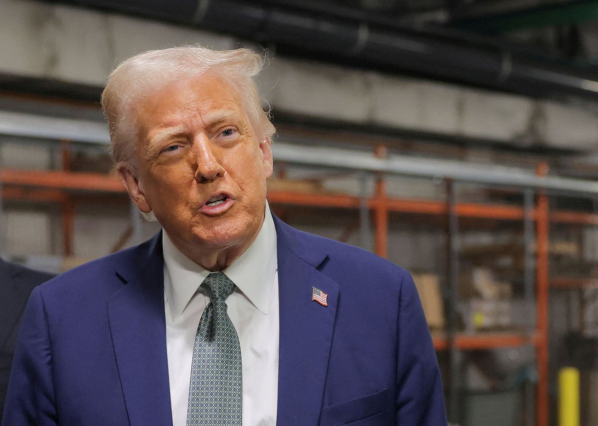 ಕಮಲಾ ಹ್ಯಾರಿಸ್, ಹಿಲರಿ ಕ್ಲಿಂಟನ್‌ಗಿದ್ದ ಭದ್ರತಾ ಅನುಮತಿ ಹಿಂಪಡೆದ ಟ್ರಂಪ್

