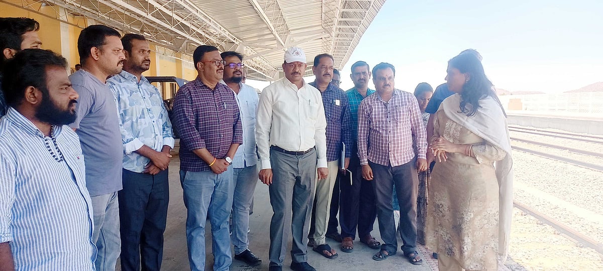 ಪಾವಗಡ | ಪೈಪ್‌ಲೈನ್ ಹಾಳು: ನೋಟಿಸ್ ನೀಡಲು ಜಿಲ್ಲಾಧಿಕಾರಿ ಸೂಚನೆ