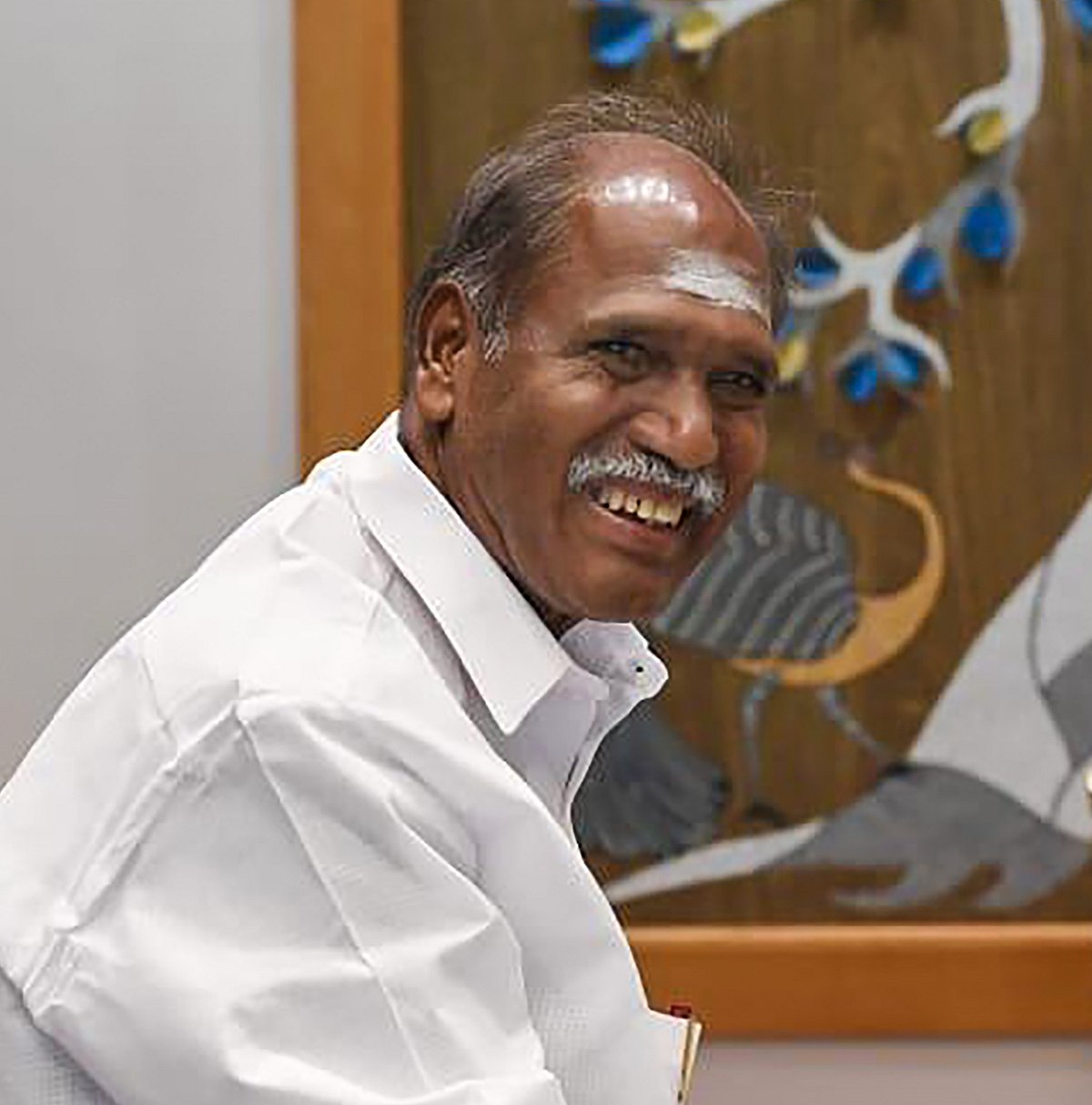 ನಾಮಫಲಕದಲ್ಲಿ ತಮಿಳು ಕಡ್ಡಾಯ: ಪುದುಚೇರಿ ಮುಖ್ಯಮಂತ್ರಿ ಎನ್‌.ರಂಗಸ್ವಾಮಿ ಸೂಚನೆ