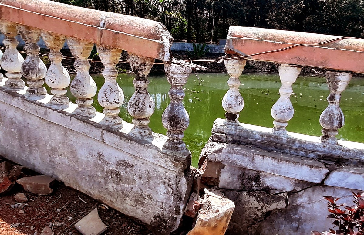 ಬಸವಕಲ್ಯಾಣ: ಹೊಂಡದ ಗೋಡೆಯಲ್ಲಿ ಬಿರುಕು, ಅಪಾಯದ ಆತಂಕ