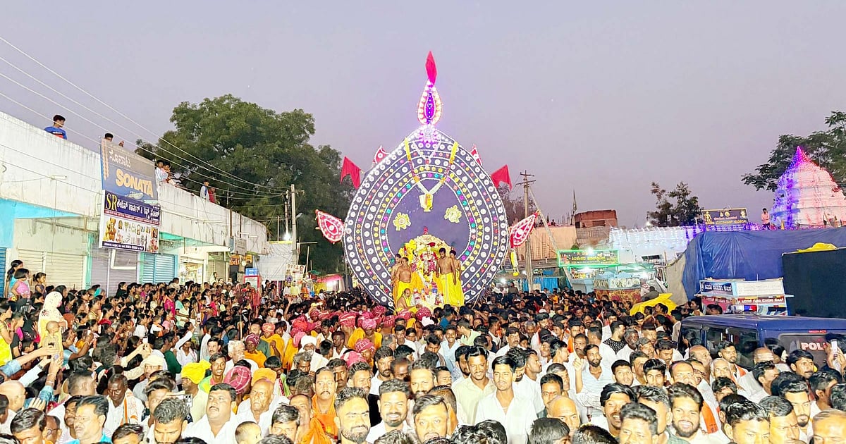 Kanakagiri Garudotsava | ಕನಕಗಿರಿ: ದೀವಟಗಿ ಬೆಳಕಿನಲ್ಲಿ ಗರುಡೋತ್ಸವ ಸಂಭ್ರಮ