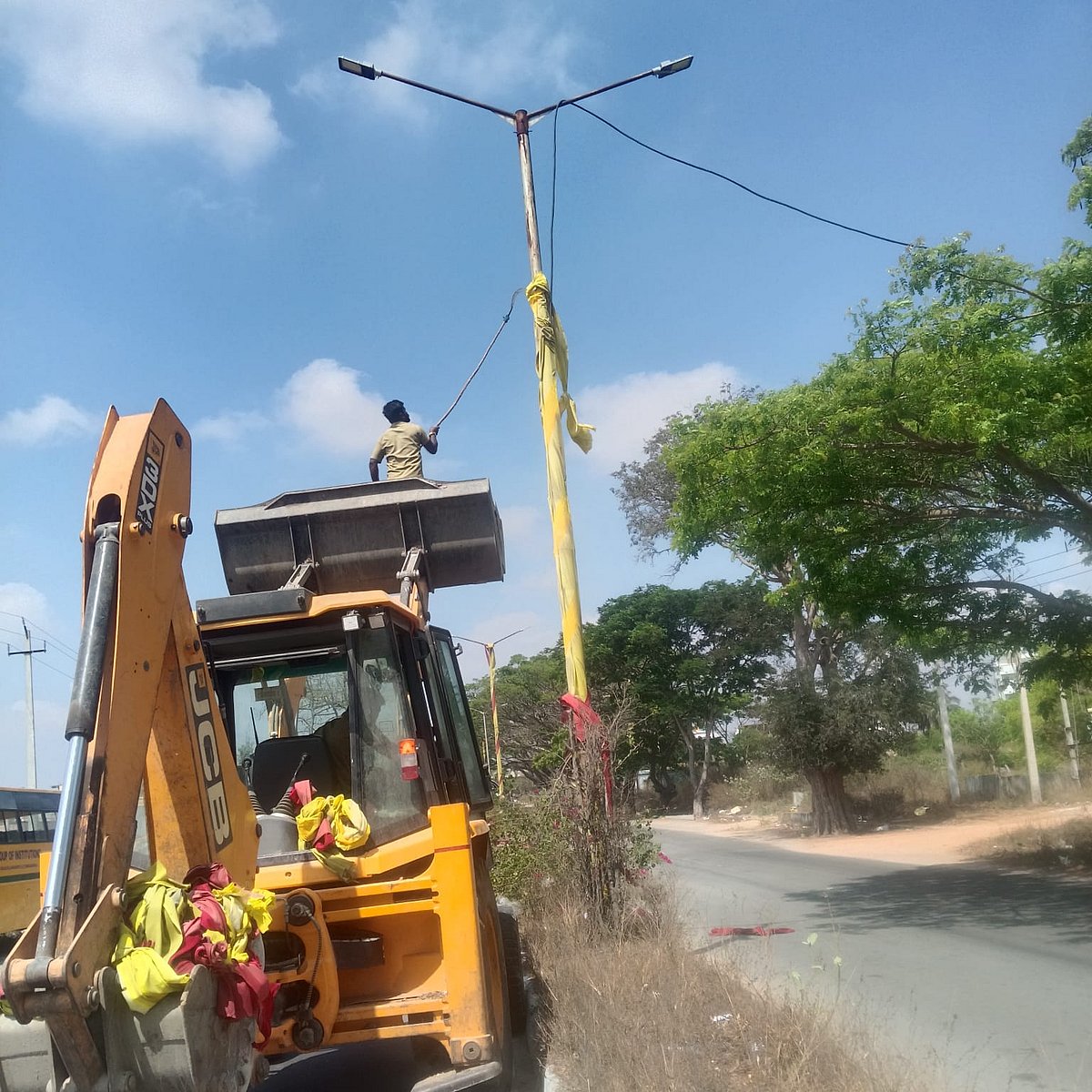 ಮುಳಬಾಗಿಲು | ಕನ್ನಡದ ಬಾವುಟಗಳನ್ನು ಬಿಚ್ಚಿದ ನಗರಸಭೆ  
