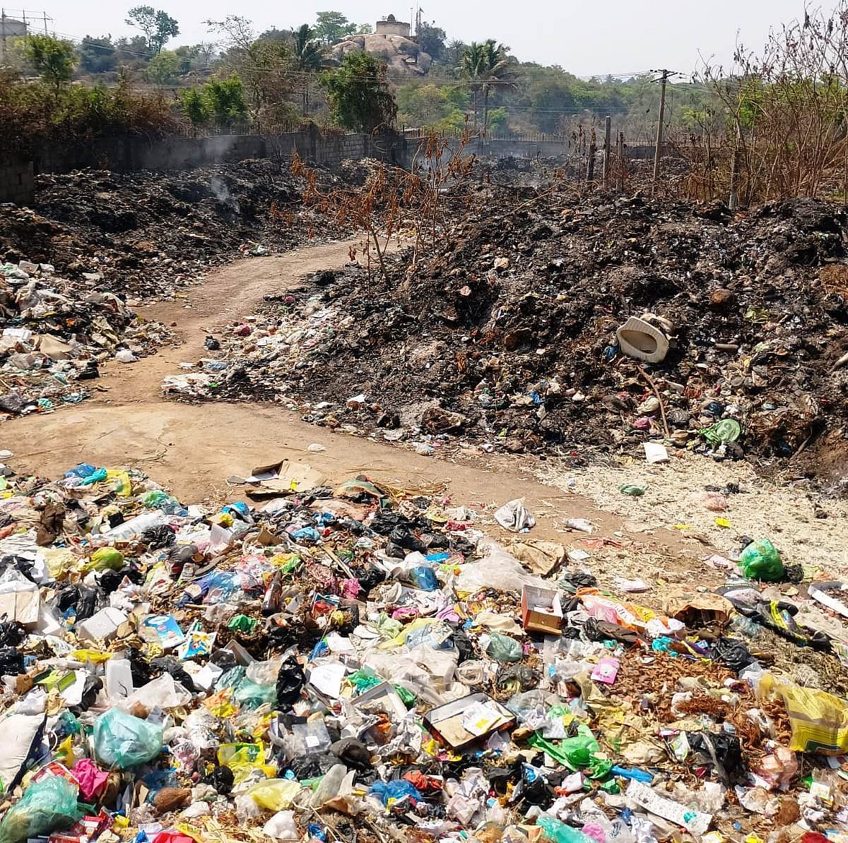 ರಾಮನಗರ: ಕಾರ್ಯನಿರ್ವಹಿಸದೆ ಘನ ತ್ಯಾಜ್ಯ ಘಟಕ