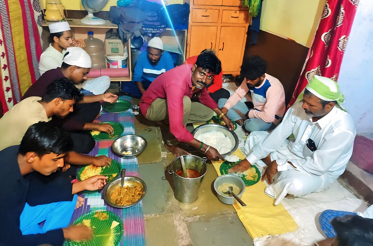 ಲಿಂಗಸುಗೂರು: ಹಿಂದೂ ಯುವಕನಿಂದ ಇಫ್ತಾರ್‌ ಕೂಟ