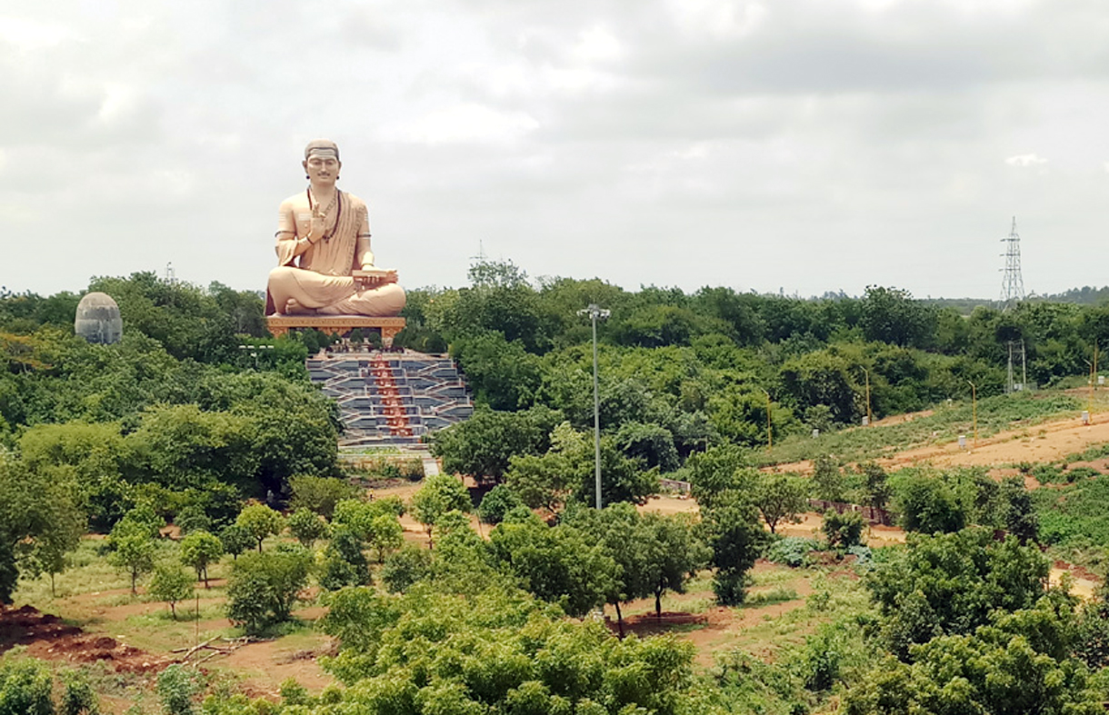 ಬಸವಕಲ್ಯಾಣದ 108 ಅಡಿ ಎತ್ತರದ ಬಸವಣ್ಣನವರ ಮೂರ್ತಿಯಿರುವ ಪರಿಸರದ ವಿಹಂಗಮ ದೃಶ್ಯ