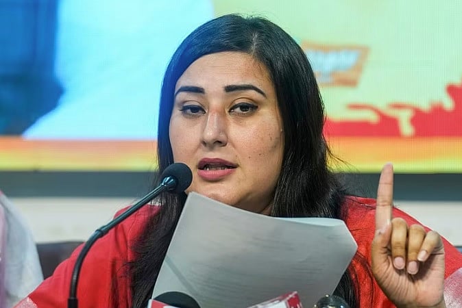 BJP ಸಂಸದೆ ಸ್ವರಾಜ್ ವಿರುದ್ಧ ಮಾನನಷ್ಟ ಮೊಕದ್ದಮೆ ದಾಖಲಿಸಿದ ಜೈನ್:ಕೋರ್ಟ್ ನೋಟಿಸ್