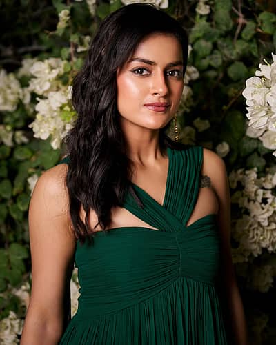 ‘ಜೆರ್ಸಿ’ ಸಿನಿಮಾದಲ್ಲಿ ಕಾಣಿಸಿಕೊಂಡಿದ್ದ ಶ್ರದ್ಧಾ ಕನ್ನಡದ ಜತೆಗೆ ತಮಿಳು, ತೆಲುಗು, ಮಾಲಯಾಳಂ ಹಾಗೂ ಹಿಂದಿ ಭಾಷೆಯಲ್ಲಿಯೂ ಸಕ್ರಿಯರಾಗಿದ್ದಾರೆ. 