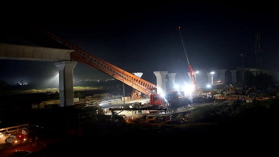 ಗುಜರಾತ್ | ಬುಲೆಟ್ ರೈಲು ಯೋಜನೆ ಸ್ಥಳದಲ್ಲಿ ಜಾರಿದ ಯಂತ್ರ: ರೈಲುಗಳ ಸಂಚಾರ ರದ್ದು