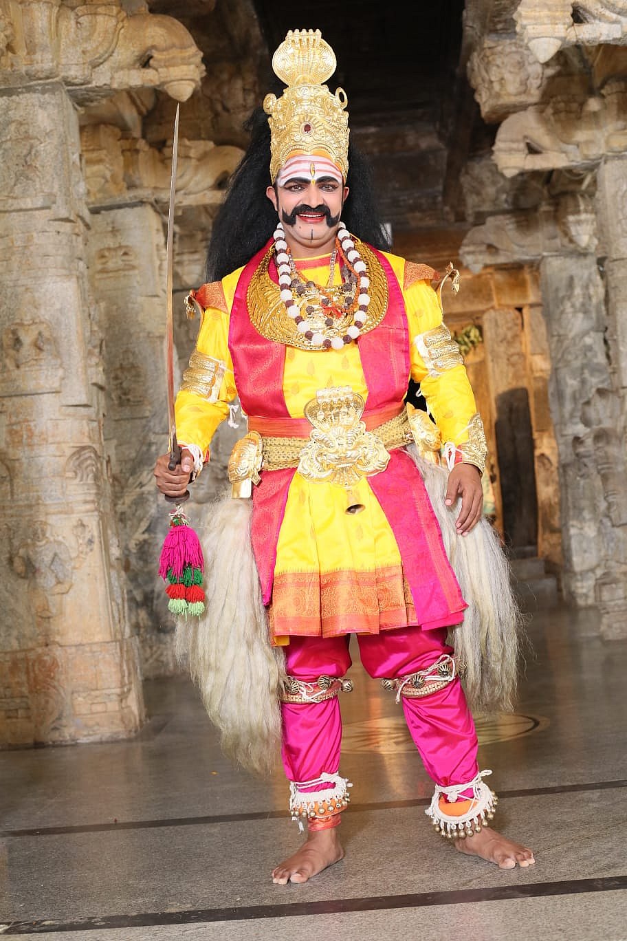 ವೀರಗಾಸೆ ವೇಷದಲ್ಲಿ ವಿಜಯ ರಾಘವೇಂದ್ರ