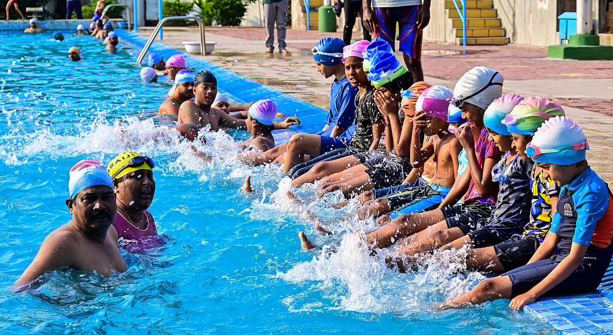 ಕಲಬುರಗಿ: ಧಗೆಯಿಂದ ಪಾರಾಗಲು ಈಜು ಮೊರೆ