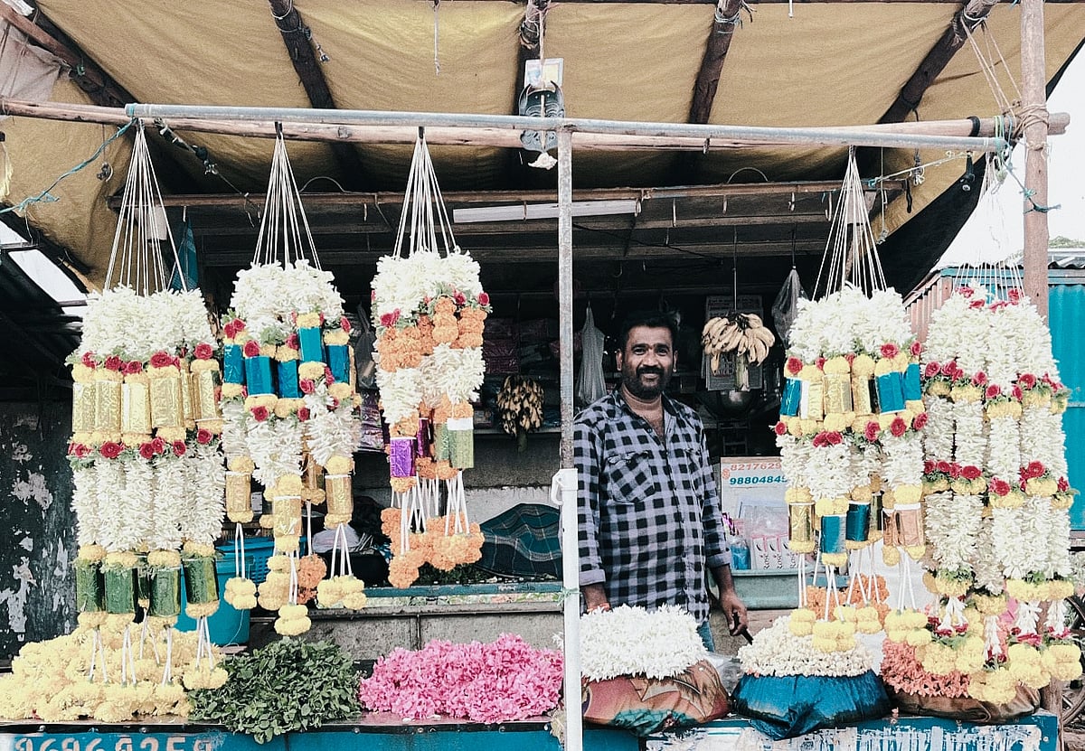 ಬಿಸಿಲಿಗೆ ಬಾಡುತ್ತಿರುವ ಪುಷ್ಪ: ಕಡೂರಿನಲ್ಲಿ ಹೂವಿನ ದರ ದುಪ್ಪಟ್ಟು