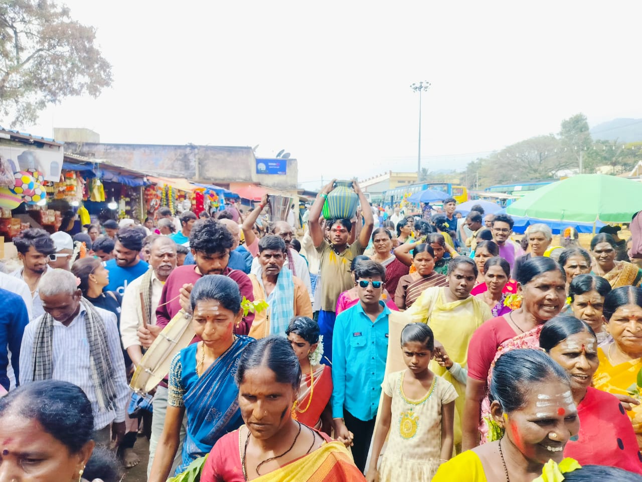 ವಿಶೇಷ ಪರು ಸೇವೆ ನೆರವೇರಿಸಿದ ಮಹದೇಶ್ವರ ಸ್ವಾಮಿ ಭಕ್ತರು