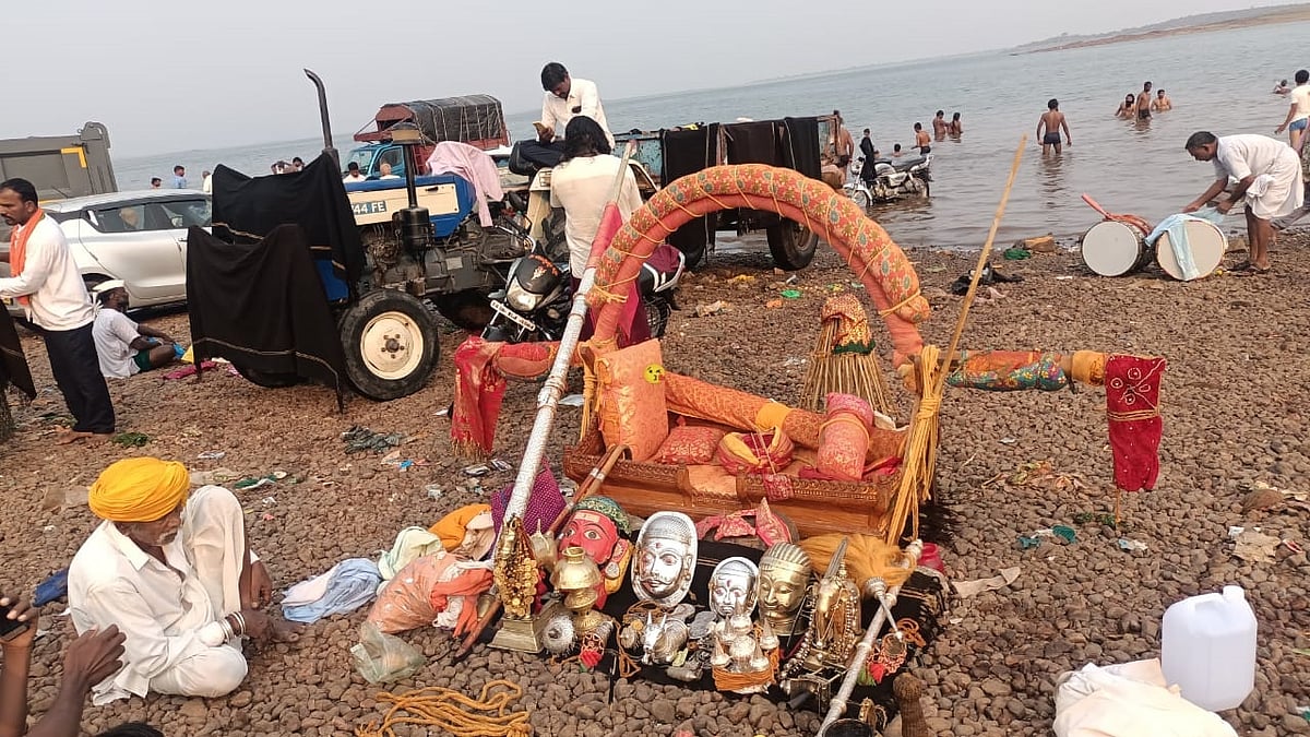 ಆಲಮಟ್ಟಿ: ಕೃಷ್ಣಾ ತೀರದಲ್ಲಿ ಪಲ್ಲಕ್ಕಿಗಳ ಉತ್ಸವ