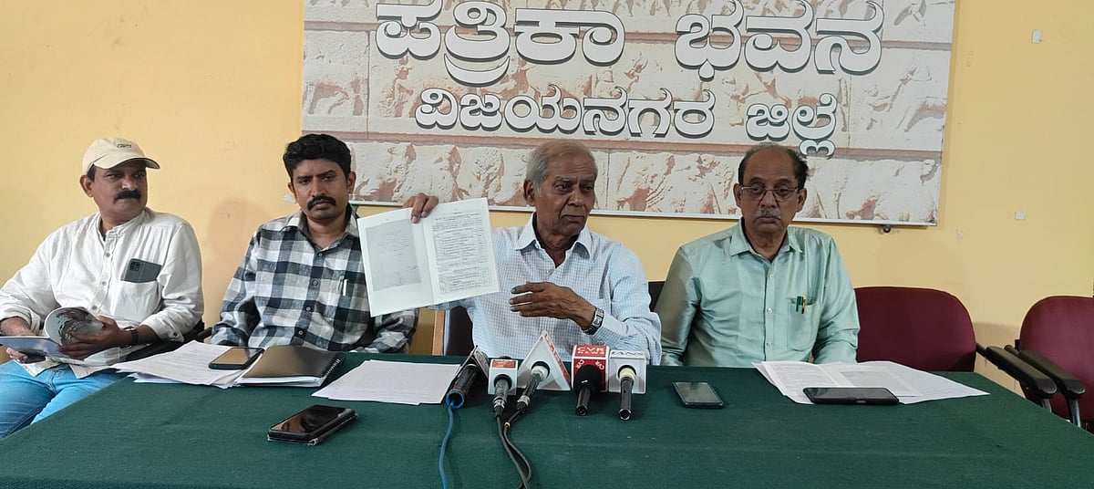 ಕುಮಾರಸ್ವಾಮಿ ಒತ್ತುವರಿ ಮಾಡಿರುವುದು 14 ಎಕರೆ ಅಲ್ಲ, 71 ಎಕರೆ ಗೋಮಾಳ: ಹಿರೇಮಠ