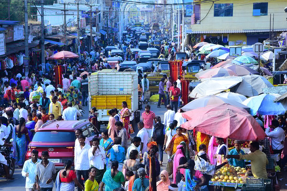ಚಿತ್ರದುರ್ಗ: ಬೆಲೆ ಏರಿಕೆಯ ನಡುವೆಯೂ ಯುಗಾದಿ ಸಂಭ್ರಮ