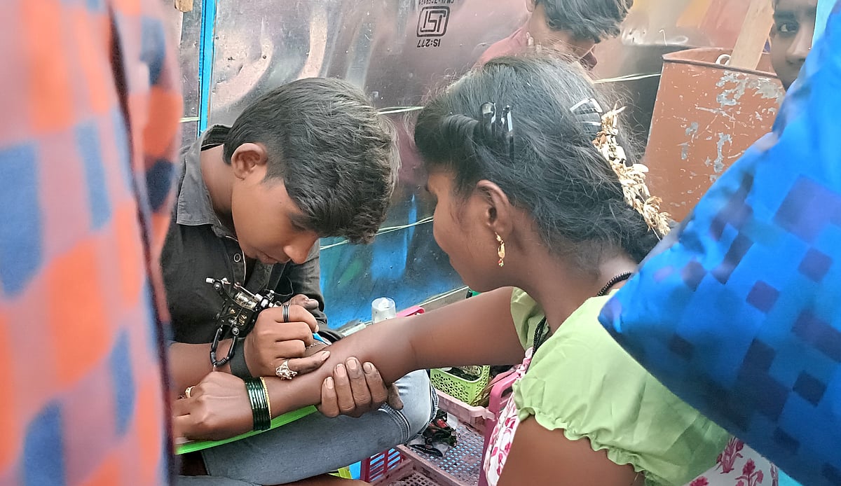 ನಾಯಕನಹಟ್ಟಿ | ಹಚ್ಚೆಯ ಹುಚ್ಚು.. ಅಪಾಯವೇ ಹೆಚ್ಚು..!