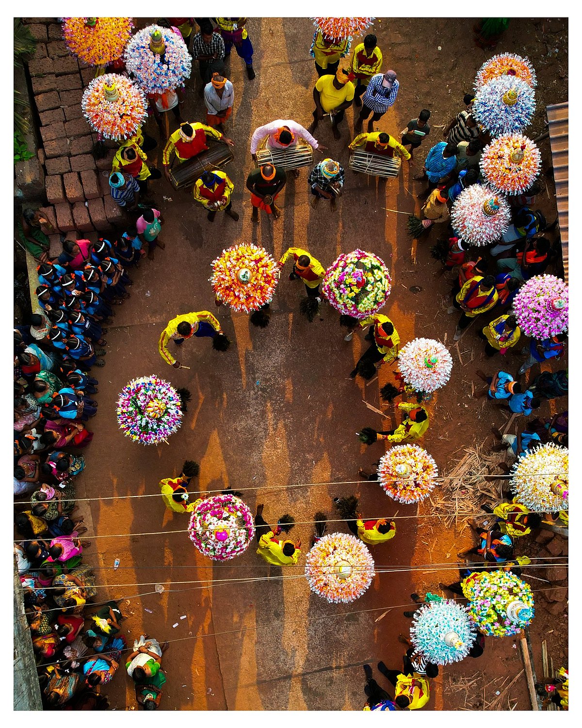 ಮನೆ ಅಂಗಳದಲ್ಲಿ ಸುಗ್ಗಿ ಕುಣಿತ ಹಿಗ್ಗು...