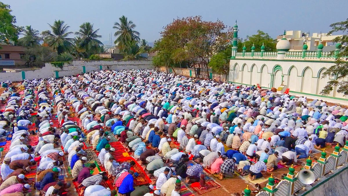 ವಿಜಯನಗರ | ಶ್ರದ್ಧಾ ಭಕ್ತಿಯಿಂದ ಈದ್-ಉಲ್‌-ಫಿತ್ರ್ ಆಚರಣೆ