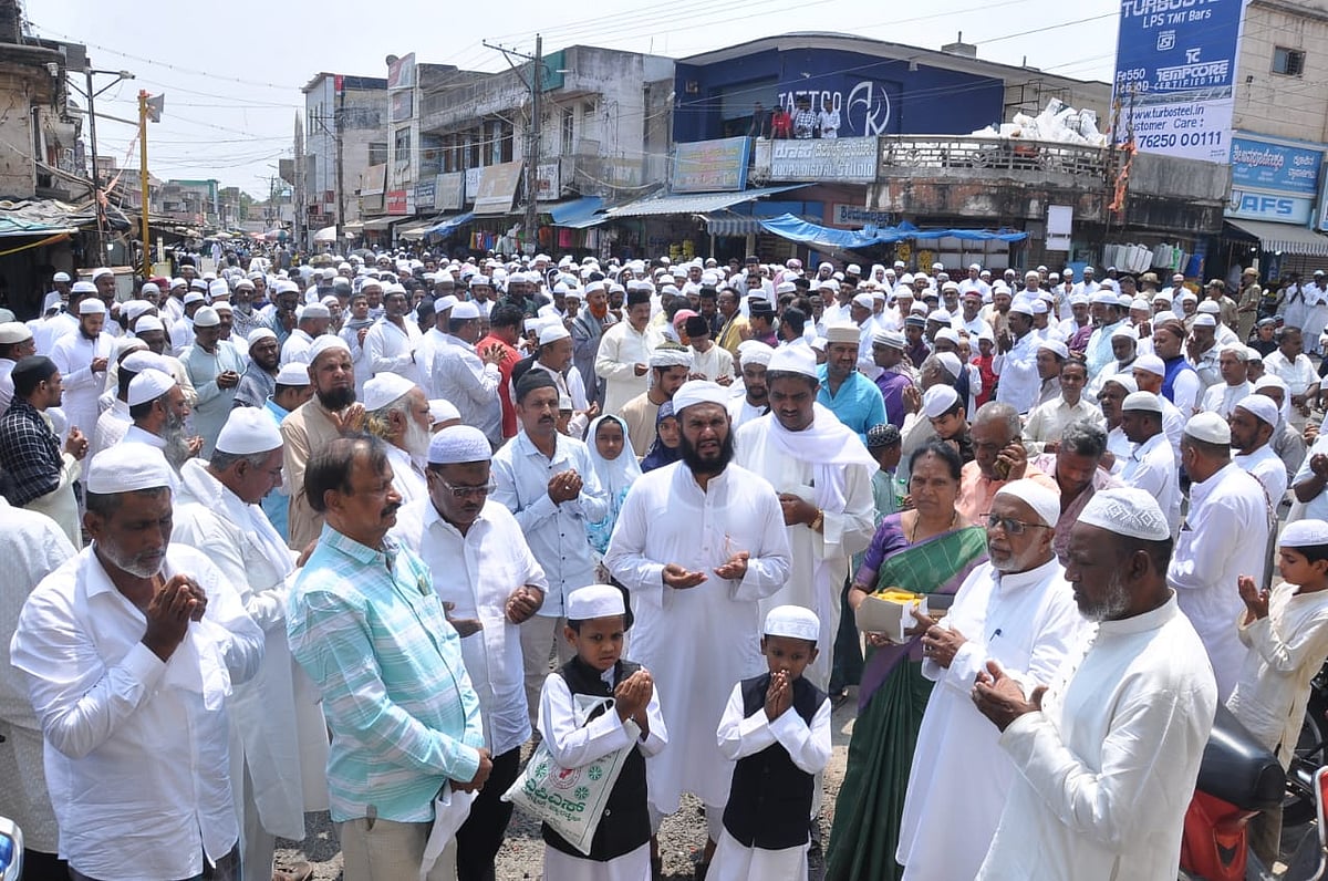 ಕೊಳ್ಳೇಗಾಲ: ಈದ್ ಉಲ್ ಫಿತ್ರ್ ಸಂಭ್ರಮ