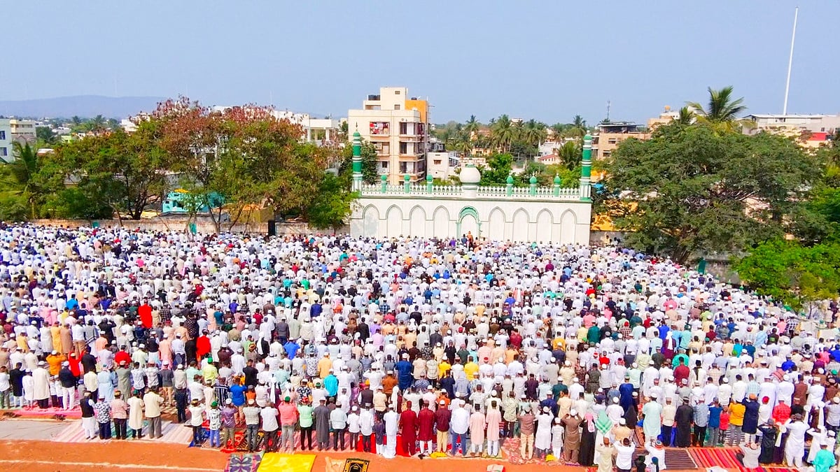 Photos | ರಾಜ್ಯದೆಲ್ಲೆಡೆ ಈದ್ ಉಲ್ ಫಿತ್ರ್ ಸಂಭ್ರಮ
