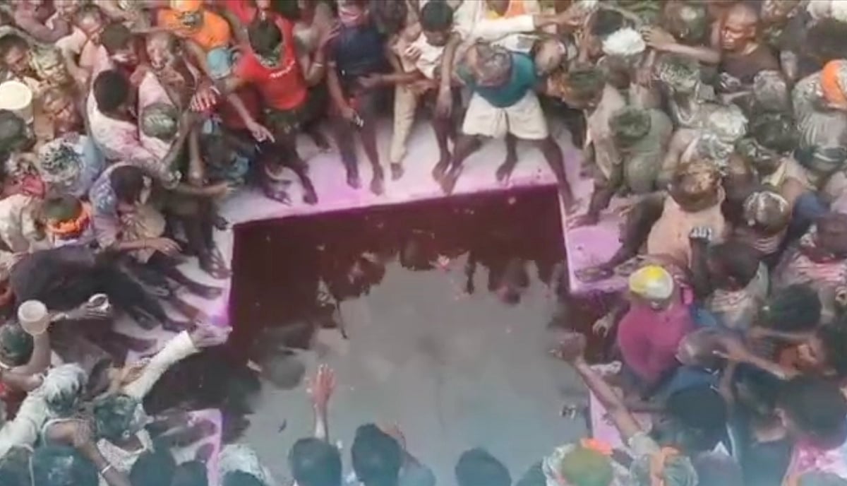 ಉಪ್ಪಾರ ಹೊಸಳ್ಳಿ: ವಿಶಿಷ್ಟ ಹೋಳಿ ಆಚರಣೆ