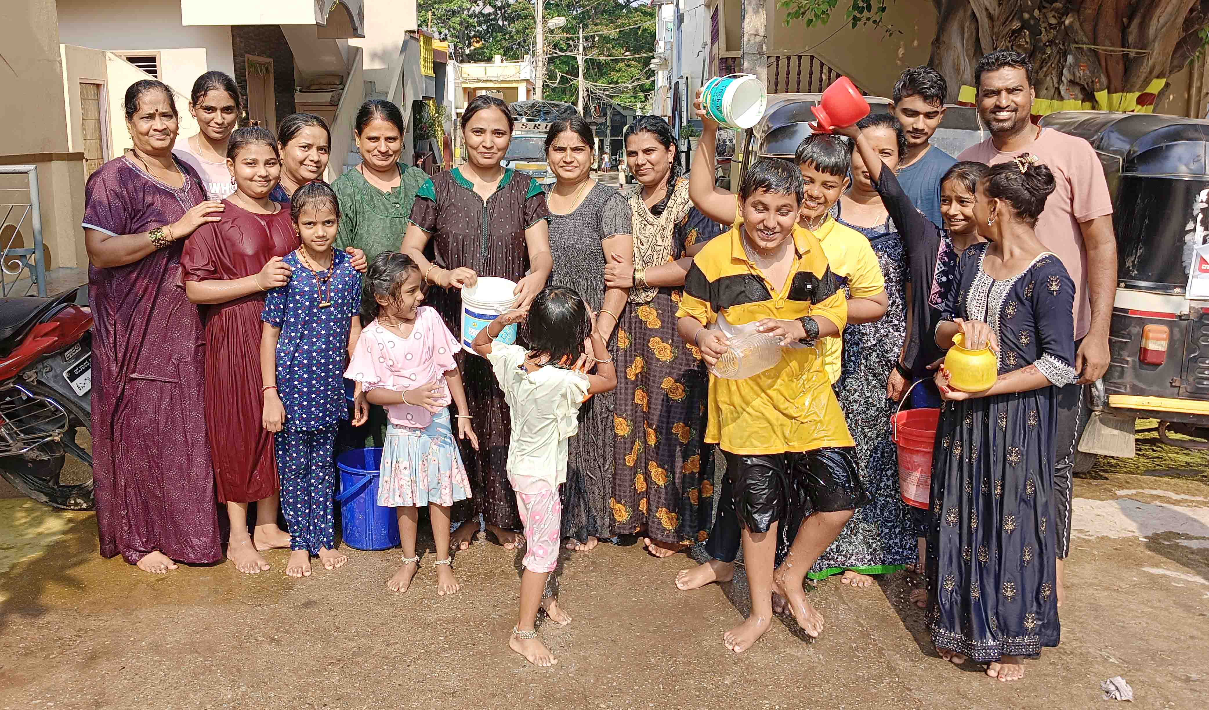 ಚಿತ್ರದುರ್ಗದ ಬುರುಜನಹಟ್ಟಿಯಲ್ಲಿ ನೀರೆರಚುವ ಹಬ್ಬದ ಸಂಭ್ರಮ