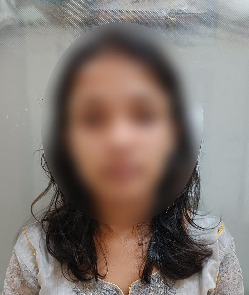 ಬೆಂಗಳೂರು | ಶಿಕ್ಷಕಿಯ ಒಂದು ಮುತ್ತಿನ ಕಥೆ: ಮುತ್ತು ಕೊಟ್ಟು ₹50 ಸಾವಿರ ವಸೂಲಿ