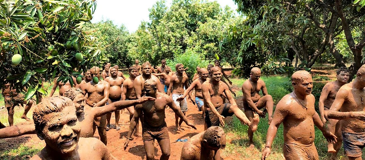 ಉಣಕಲ್‌, ಗೋಪನಕೊಪ್ಪದಲ್ಲಿ ’ಬಣ್ಣ’ದಾಟಕ್ಕೆ ನಿಷೇಧ