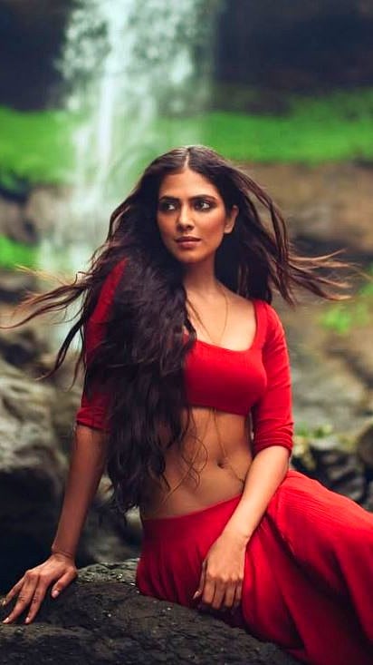 PHOTOS: ಜಲಧಾರೆಯಲ್ಲಿ ಮಿಂದೆದ್ದ ಮೋಹಕ ನಟಿ ಮಾಳವಿಕಾ