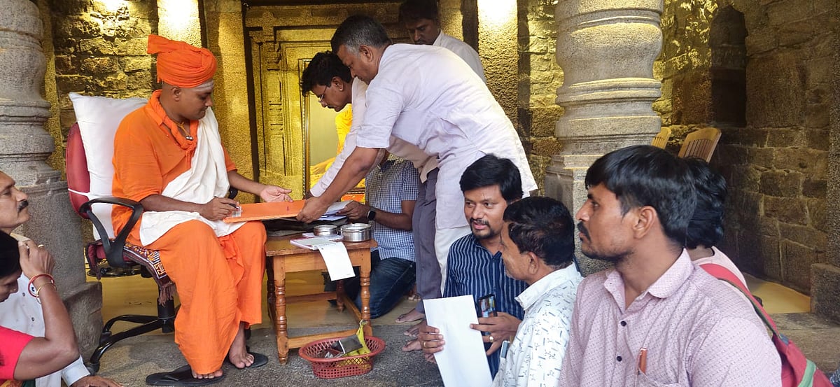 ಸರ್ಕಾರಿ ಶಾಲೆಗೆ ಭೂಮಿ ನೀಡಿದ ಗವಿಶ್ರೀ