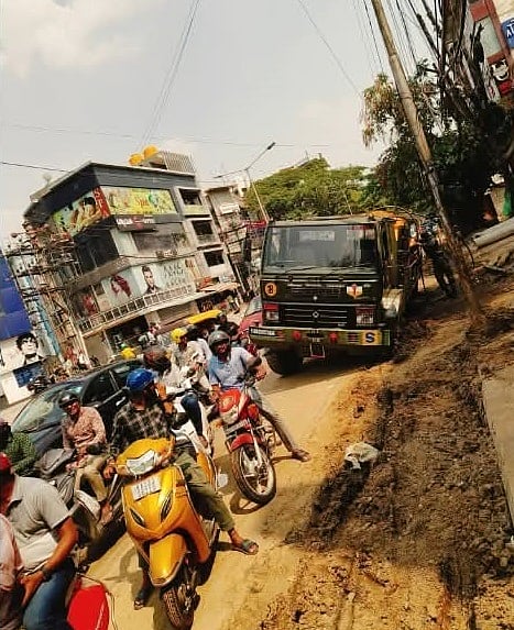 ಬೆಂಗಳೂರು | ಕಾಮಗಾರಿಗೆ ಗ್ರಹಣ, ಚಾಲಕರು ಹೈರಾಣ 