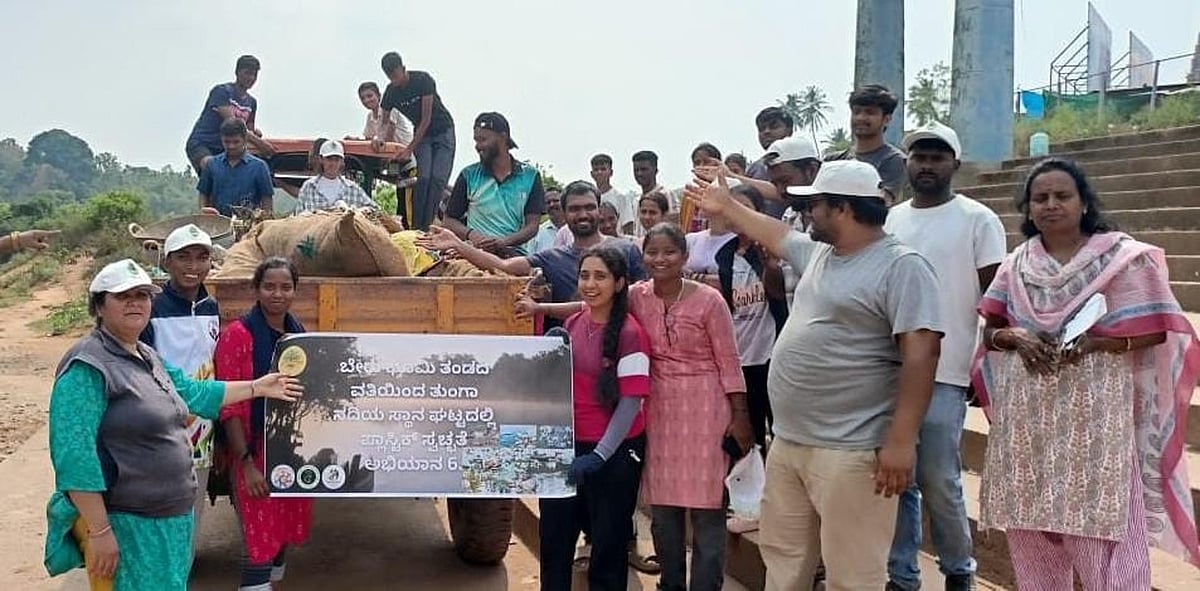 ತುಂಗಾನದಿ ಸ್ನಾನಘಟ್ಟದಲ್ಲಿ ಸ್ವಚ್ಛತಾ ಅಭಿಯಾನ 