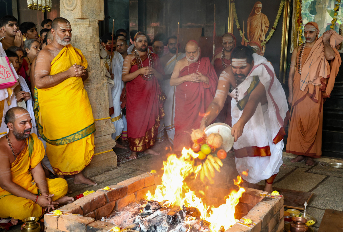 ವಜ್ರೋತ್ಸವ ಭಾರತೀ ಕಾರ್ಯಕ್ರಮದ ಪ್ರಯುಕ್ತ ನವಗ್ರಹ ಹೋಮ ನಡೆಯಿತು