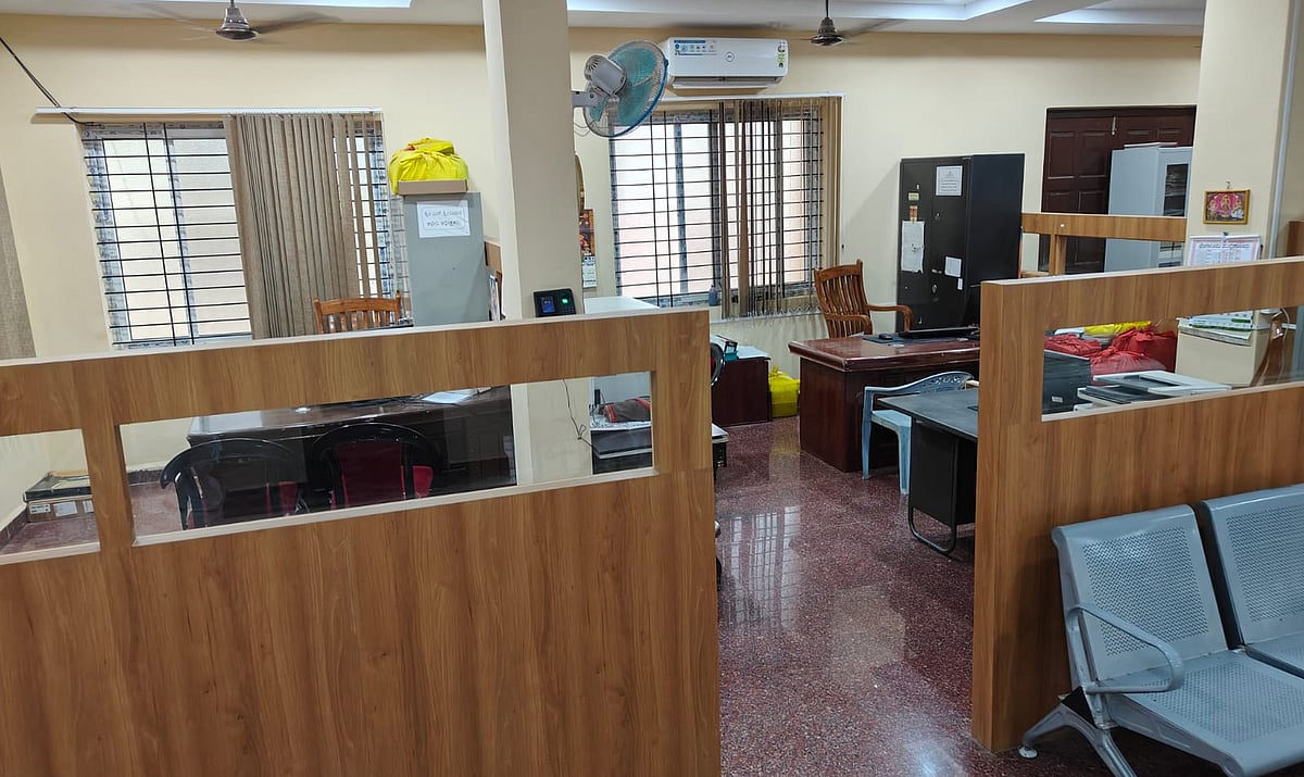 ಸಮಯ ಬದಲಾದರೂ ಬದಲಾಗದ ನೌಕರರು