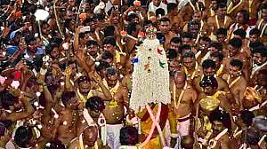 ಇತಿಹಾಸ ಪ್ರಸಿದ್ಧ ಬೆಂಗಳೂರು ಕರಗ ಮಹೋತ್ಸವಕ್ಕೆ ಚಾಲನೆ