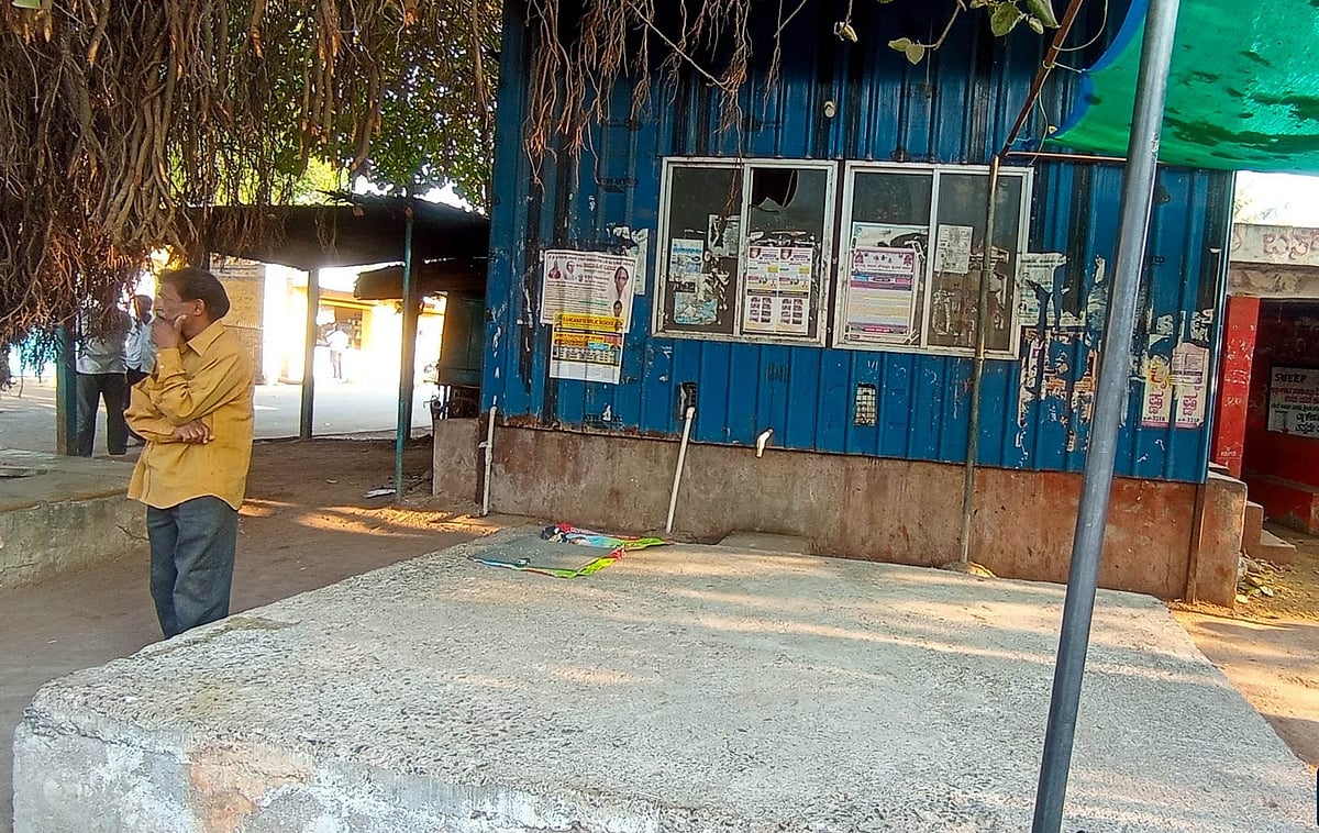 ಇಂಚಗೇರಿ | ನೀರಿಲ್ಲದ ಕೆರೆ, ಬತ್ತಿದ ಕೊಳವೆಬಾವಿ