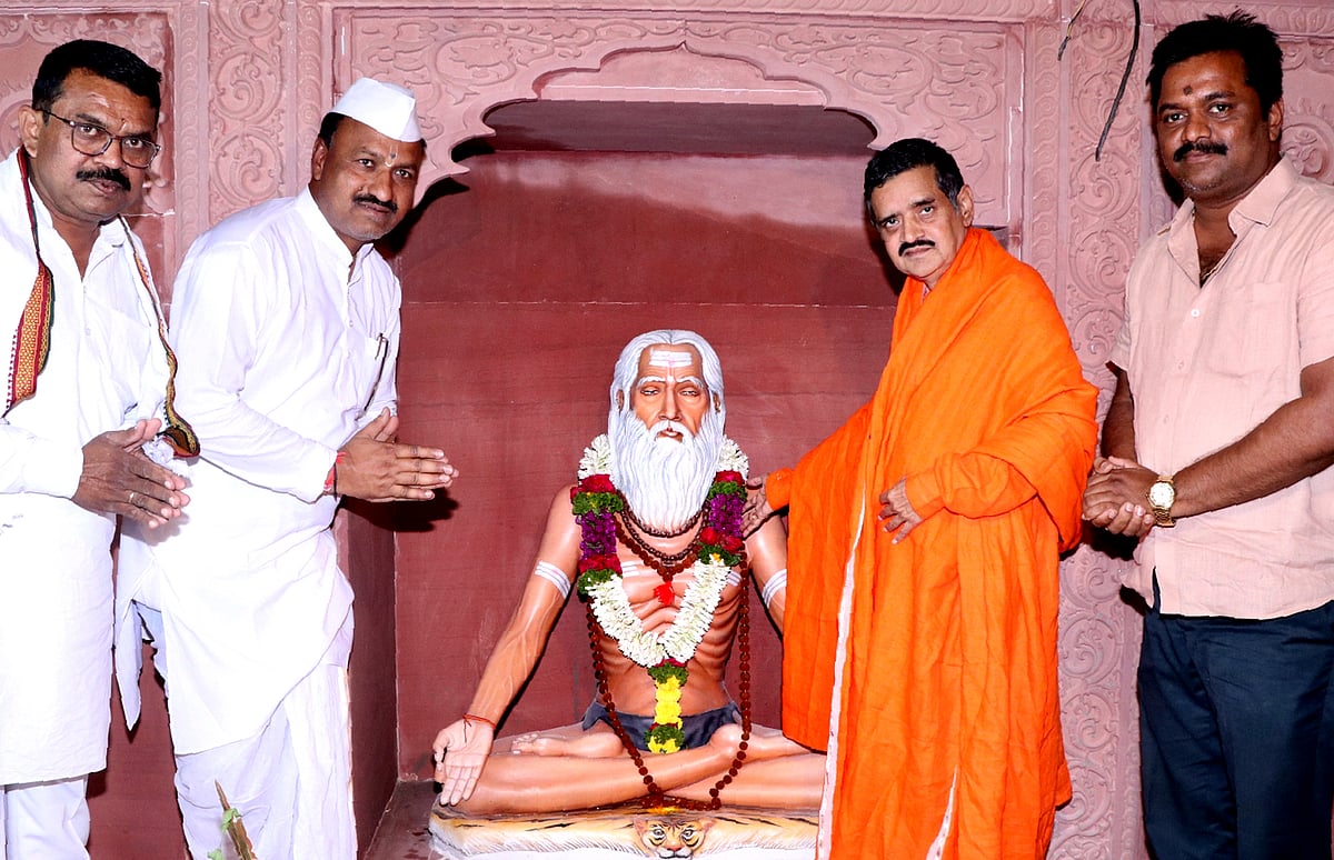 ಅಚಲಬೇಟ್ ಗುಹೆಯಲ್ಲಿ ಮೂರ್ತಿ ಪ್ರತಿಷ್ಠಾಪನೆ