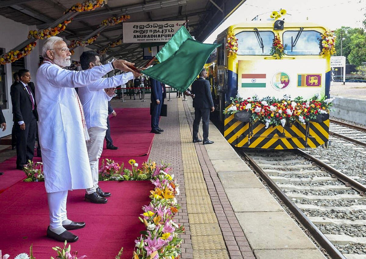 ಶ್ರೀಲಂಕಾದಲ್ಲಿ ಭಾರತದ ನೆರವಿನ ಎರಡು ರೈಲ್ವೆ ಯೋಜನೆಗಳಿಗೆ ಪ್ರಧಾನಿ ಮೋದಿ ಚಾಲನೆ