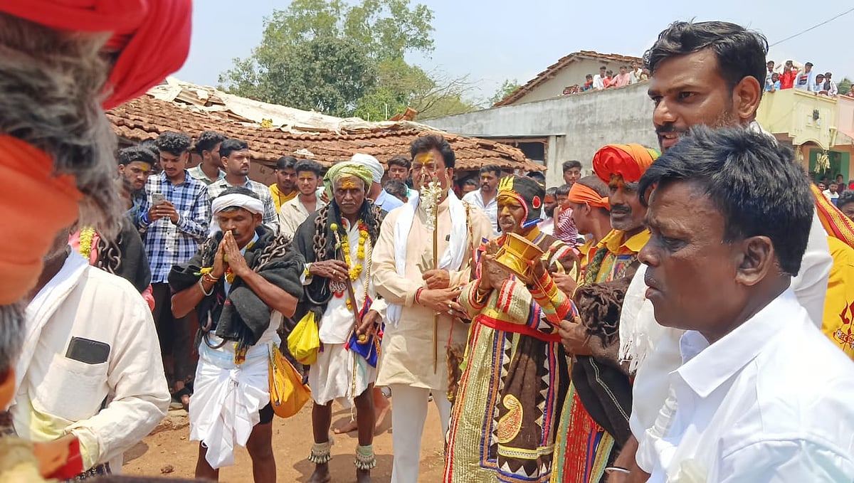 ತಡಸ: ಬೆಳ್ಳಿ ತಟ್ಯಾಗ್ ಮುತ್ತು ಸುರಿದು ತುಂಬಿ ತುಳುಕಿತ್ತಲೇ ಪರಾಕ್–ಕಾರ್ಣಿಕ ನುಡಿ