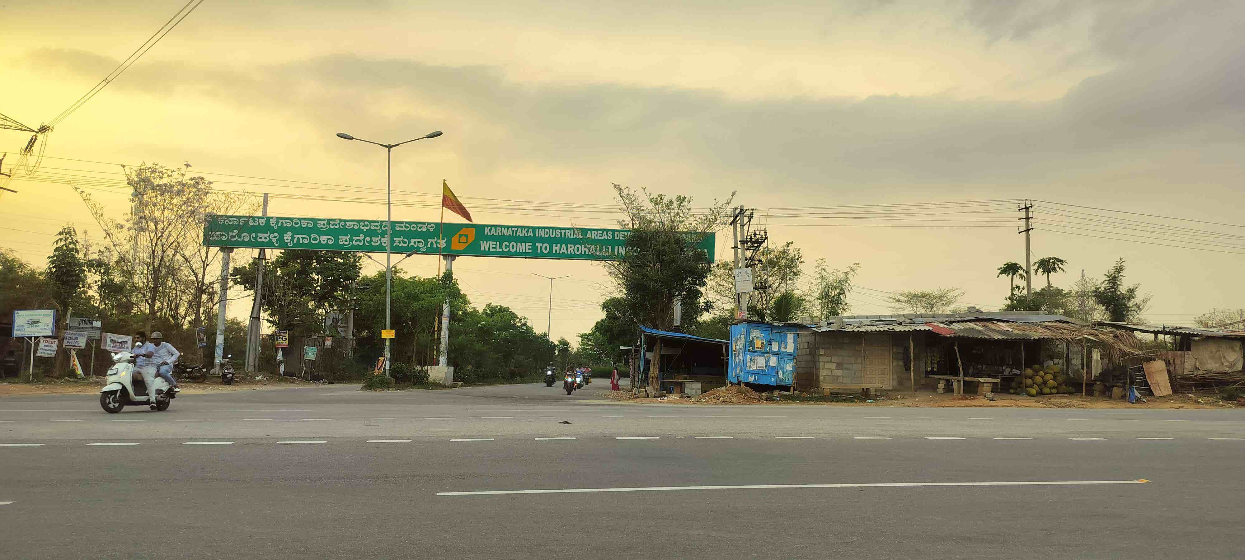 ಹಾರೋಹಳ್ಳಿ ಪ್ರವೇಶಿಸುವ ರಾಷ್ಟ್ರೀಯ ಹೆದ್ದಾರಿಯಲ್ಲಿ ಸಿಸಿಟಿವಿ ಕ್ಯಾಮೆರಾ ಇಲ್ಲದಿರುವುದು