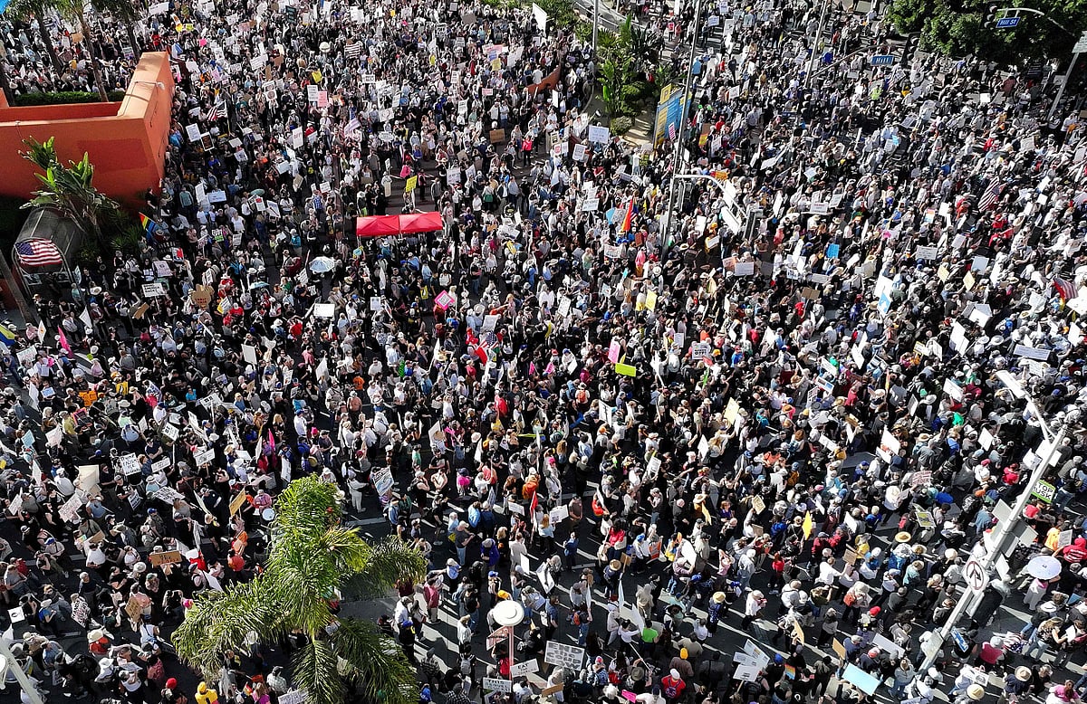 ಅಮೆರಿಕ: ಡೊನಾಲ್ಡ್ ಟ್ರಂಪ್ ಸರ್ಕಾರದ ನೀತಿ ವಿರೋಧಿಸಿ ಬೀದಿಗಿಳಿದ ಜನ 