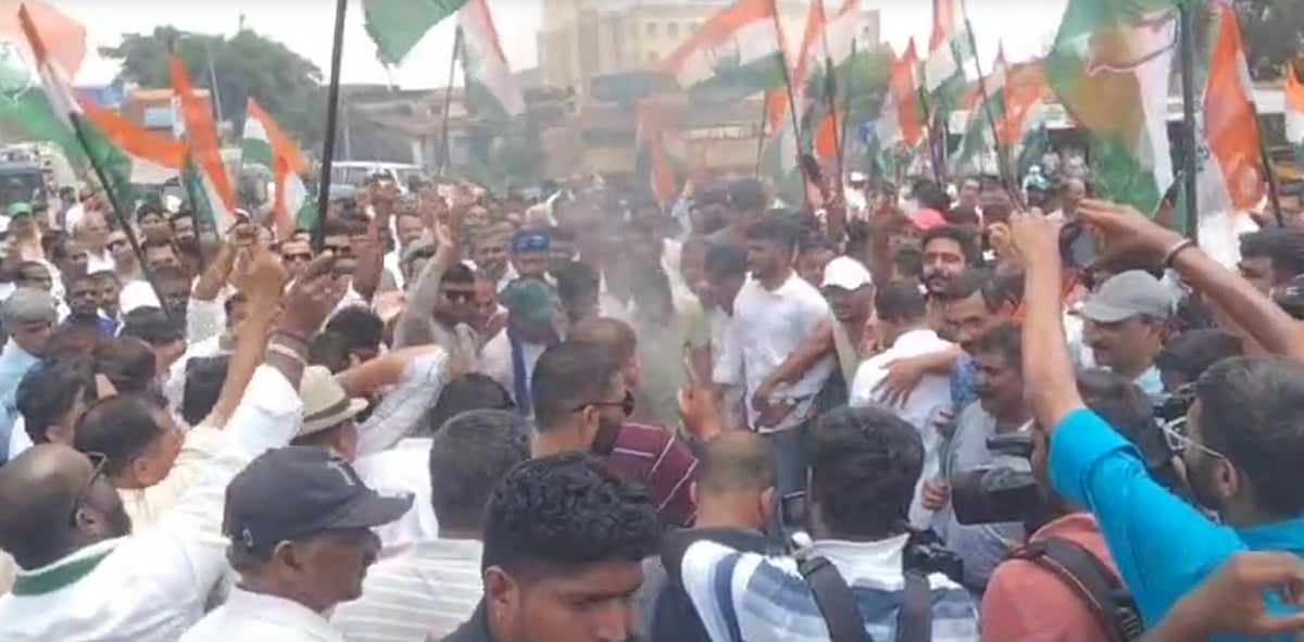 ಮಡಿಕೇರಿ: ಕಾಂಗ್ರೆಸ್ ಕಾರ್ಯಕರ್ತರಿಂದ ಪ್ರತಾಪ ಸಿಂಹ ಪ್ರತಿಕೃತಿ ದಹಿಸಿ ಆಕ್ರೋಶ