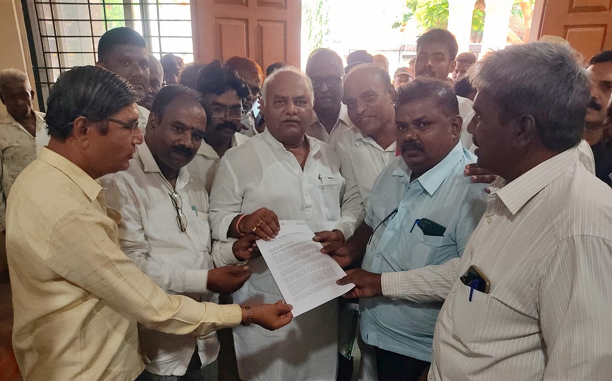 ಹಾವೇರಿ ವಿವಿ ಮುಚ್ಚದಂತೆ ತಡೆಯಲು ಪ್ರಯತ್ನ: ಹೋರಾಟಗಾರರ ಮನವಿ ಸಚಿವ ಪಾಟೀಲ ಭರವಸೆ